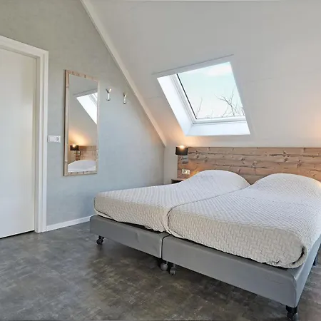 Oude Nieuwelandseweg 33b - - Hopper Met Jacuzzi, Voor Gebruik - Not For Companies * Ouddorp