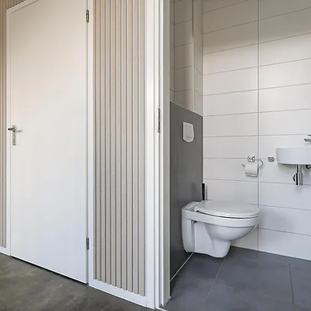 Oude Nieuwelandseweg 33b - - Hopper Met Jacuzzi, Voor Gebruik - Not For Companies Ouddorp